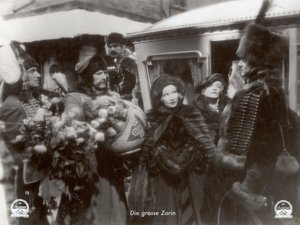 マレーネ・ディートリッヒ出演映画『緋色の女帝』のスチール写真