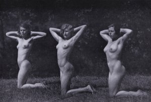 美しい身体、女性のための身体文化（モノクロ写真 作： Photographer German