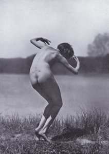 美しい身体、女性のための身体文化（モノクロ写真 作： Photographer German