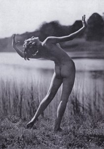 美しい身体、女性のための身体文化（モノクロ写真 作： Photographer German