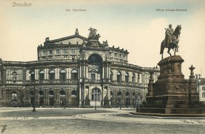 ドレスデンのオペラハウス（カラー写真 作： Photographer German
