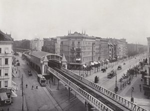Wiener Strasse 高架鉄道駅（モノクロ写真）付き 作： Photographer German
