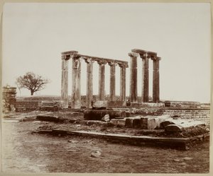 サーンチー、テンプル 18、北西からの一般的なビュー 作： Photographer Indian