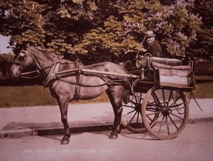 A Irish Jaunting Car, c.1910 (手彩色のモノクロ写真) 作： Photographer Irish