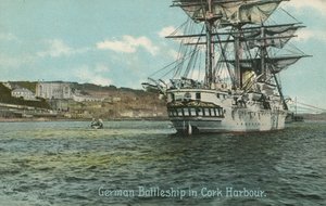 アイルランドのコーク港に停泊中のドイツ戦艦（写真 作： Photographer Irish