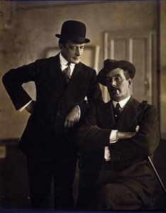 作曲家のジャコモ・プッチーニ（1858-1924）と音楽出版者のティート・リコルディ2世（1865-1933）。 作： Photographer Italian