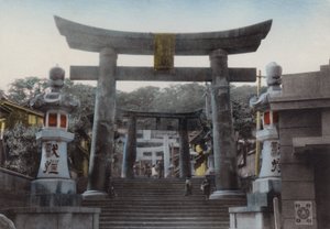 日本、1912年頃。長崎・諏訪神社の大鳥居（写真 作： Photographer Japanese