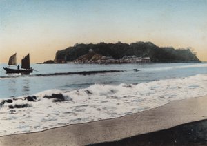 日本、1912年頃。鎌倉から見た江ノ島（写真 作： Photographer Japanese