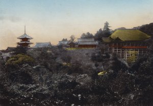 日本、1912年頃。断崖絶壁の吊り舞台と京都市街の5つの眺望で知られる清水寺(写真) 作： Photographer Japanese