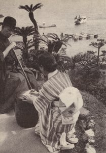 速記録を取る日本人ビジネスマンと秘書（モノクロ写真 作： Photographer Japanese