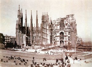 サグラダファミリアの眺め、バルセロナ、1900年頃（白黒写真） 作： Photographer Spanish