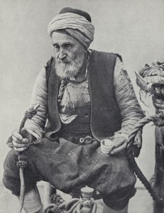 水タバコを吸う農民（トルコ・イズミル）（モノクロ写真 作： Photographer Turkish