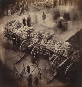 コミューンのバリケード、4 月 71 日。Place Hotel de Ville と Rue de Rivoli の角、1871 年。 作： Pierre Ambrose Richebourg