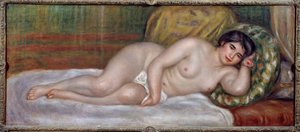 裸の女（ガブリエル） ガブリエル・ルナール（1879-1959）は、画家の息子ジャン・ルノワール（1894-1979）の看護師であった。ピエール・オーギュスト・ルノワール（1841-1919）の絵画 1907年 日0.67x1.6 m パリ、オランジュリー美術館