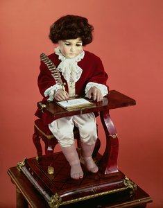 ピエール・ジャケ・ドロー（1721-90）によるオートマタ「スクライブ 作： Pierre Jaquet Droz