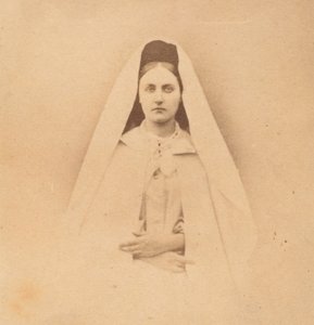 白い修道女、1860 年代。 作： Pierre Louis Pierson