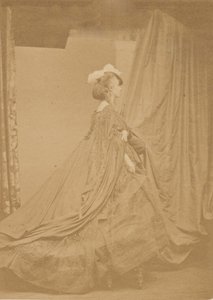 他の羽毛の帽子、1860 年代。 作： Pierre Louis Pierson