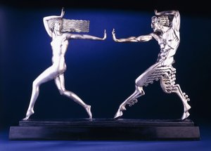 ニンフとフォーンのグループ、20世紀（大理石の土台に銀色のブロンズ） 作： Pierre le Faguays