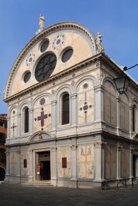 ピエトロ・ロンバルドとその息子たちによる2007年のヴェネツィア（Venezia）のサンタ・マリア・デイ・ミラーコリ教会の眺め。