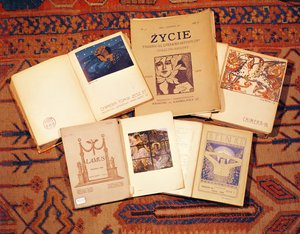 ポーランドで制作された文学雑誌のコレクションc.1900 作： Polish School