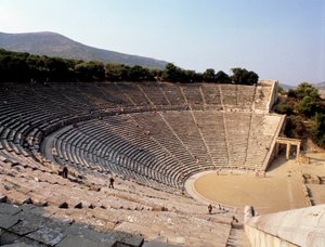 建築家ポリクレート・ル・ジューンがギリシャで実現したエピダウロスの劇場の様子。 作： Polycletus (active c.450 c.415 BCE)