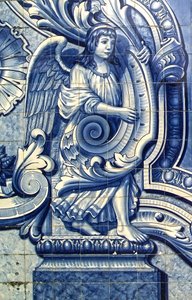 天使を描いた装飾パネル、ポルトガル、ラメゴ1738年（セラミックタイル 作： Portuguese School