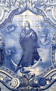 ポルトガル、ラメゴの蛇を粉砕する聖母マリアを示す装飾パネルの詳細。 1738 作： Portuguese School