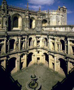 1584年に完成したクラウストロドスフェリペスの眺め 作： Portuguese School