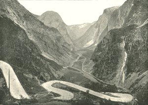 ジグザグ道路と滝、ノルウェー、シュタルハイム、1895年。
