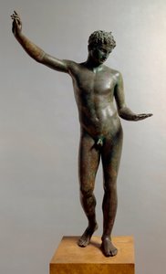 ギリシャ美術：「マラトンの若者」（エフェベ）のブロンズ像、運動選手ヘルメスの10代を表す、彫刻家プラクシテレス（紀元前4世紀）の作とされる、紀元前460年、Dim.130 cm - アテネ、国立考古学博物館 (inv. 15118) - マラトンの若者（エフェベ）。 作： Praxiteles
