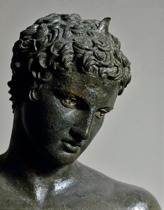 ギリシャ美術：「マラトンの若者」（エフェベ）のブロンズ像、運動選手ヘルメスの10代を表す、彫刻家プラクシテレス（紀元前4世紀）の作とされる、紀元前460年、Dim.130 cm - アテネ、国立考古学博物館 (inv. 15118) - マラトンの若者（エフェベ）。 作： Praxiteles