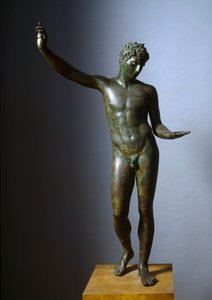 ギリシャ美術"マラトンの若者"(エフェベ)像 ヘルメスの十代、または若い運動選手 - プラクシテレス(紀元前4世紀)制作のブロンズ彫刻 紀元前330年 Dim.130 cm - アテネ、国立考古学博物館 - マラトンの少年またはエフェベ - 青銅 作： Praxiteles