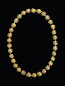 カタツムリビーズのネックレス、モチェ 作： Pre Columbian Pre Columbian