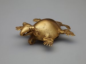 ペンダントベル：タートル、800-1200（ゴールド） 作： Pre Columbian Pre Columbian