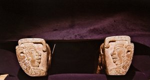 儀式用の球技に使われたヨークの詳細、ベラクルス(石) 作： Pre Columbian Pre Columbian