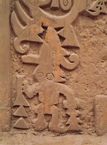 ワカ・エル・ドラゴン神殿（石）のレリーフの詳細 作： Pre Columbian Pre Columbian