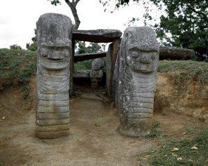 巨石彫刻のズームアップされたカリアティッド 作： Pre Columbian Pre Columbian
