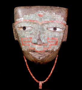プレコロンビア美術：テオティワカンIII文明（西暦300～650年）の葬祭用マスク メキシコ。メキシコ・シティ国立人類学博物館 作： Pre Columbian Pre Columbian