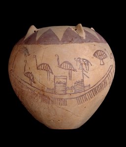 ボートや動物を含む、装飾が施された発砲した土器、紀元前3400〜3300年頃（粘土）