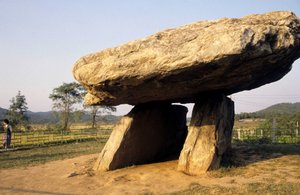 韓国のカンファにドルメン。 作： Prehistoric Prehistoric
