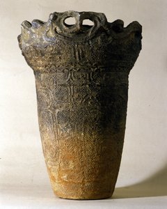 縄文時代（日本の先史時代）の大型テラコッタ製花瓶。ローマ、国立東洋美術館。 作： Prehistoric Prehistoric