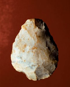 先史時代。石器の製造には、ミコクアン型の五面体を使用。下部旧石器時代。イタリア・ヴェローネ市民自然史博物館 作： Prehistoric Prehistoric