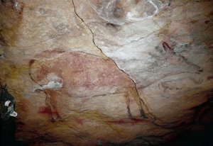 先史時代。上位旧石器時代（マグダレニアン）（16500年から14000年前）の石器時代の洞窟、アルタミラ（スペイン、サンタンデール）の「鹿」の岩絵 作： Prehistoric Prehistoric