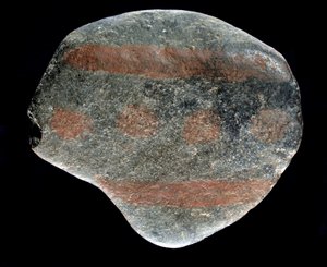 先史時代：アジル人の時代に描かれた小石。紀元前9000年。サン＝ジェルマン＝アン＝レー国立考古学博物館