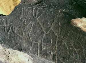 先史時代、ロックアート：墓石。石器時代の紀元前5000～2000年。アルジェリア、ホッグガル高原（アハガル）、タギット