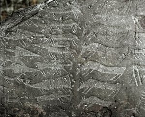 先史時代、ロックアート：短剣や牛を表現した墓石。銅器時代。新石器時代（chalcolithic）。ロッシュn．Cemmo (Brescia) Parco archeologico nazionale dei Massi di Cemmo, Italy 作： Prehistoric Prehistoric