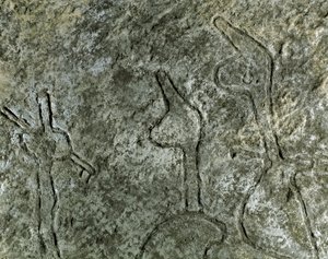 先史時代、ロックアート：狩りのシーンを表現したペトログリフ（石の上の落書き）。(アゼルバイジャン) 青銅器時代バクー、アゼルバイジャン国立宗教歴史博物館