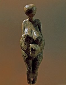 先史時代：コステンキ（ヴォロネジ州）の遺跡から出土したグラヴェット人女性の像。紀元前30000〜25000年 上層旧石器時代、石器時代。サンクトペテルブルク、ピョートル大帝人類学・民族学博物館、ロシア 作： Prehistoric Prehistoric