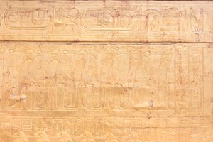 ツタンカーメンの埋葬室、エジプト考古学博物館、カイロ、エジプトの外側の黄金の神社 作： Prehistoric Prehistoric