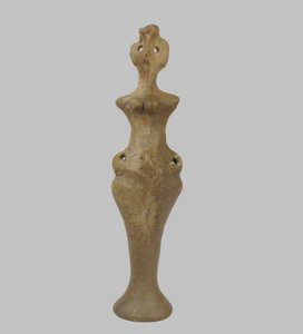 女性の置物、紀元前3950-3500年 作： Prehistoric Russian Culture